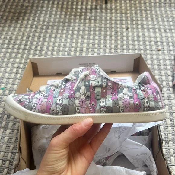 Bob’s with dog print! - Picture 1 of 7